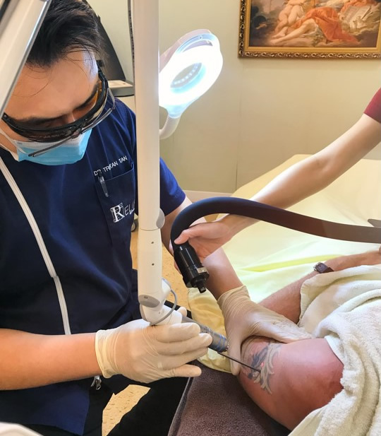 doctor-in-action-tattoo-removal