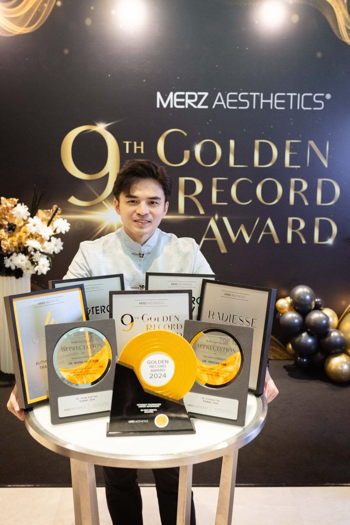 Dr. Wong from Da Vinci Clinic receiving multiple awards at Merz Aesthetics 9th Golden Record Awards.