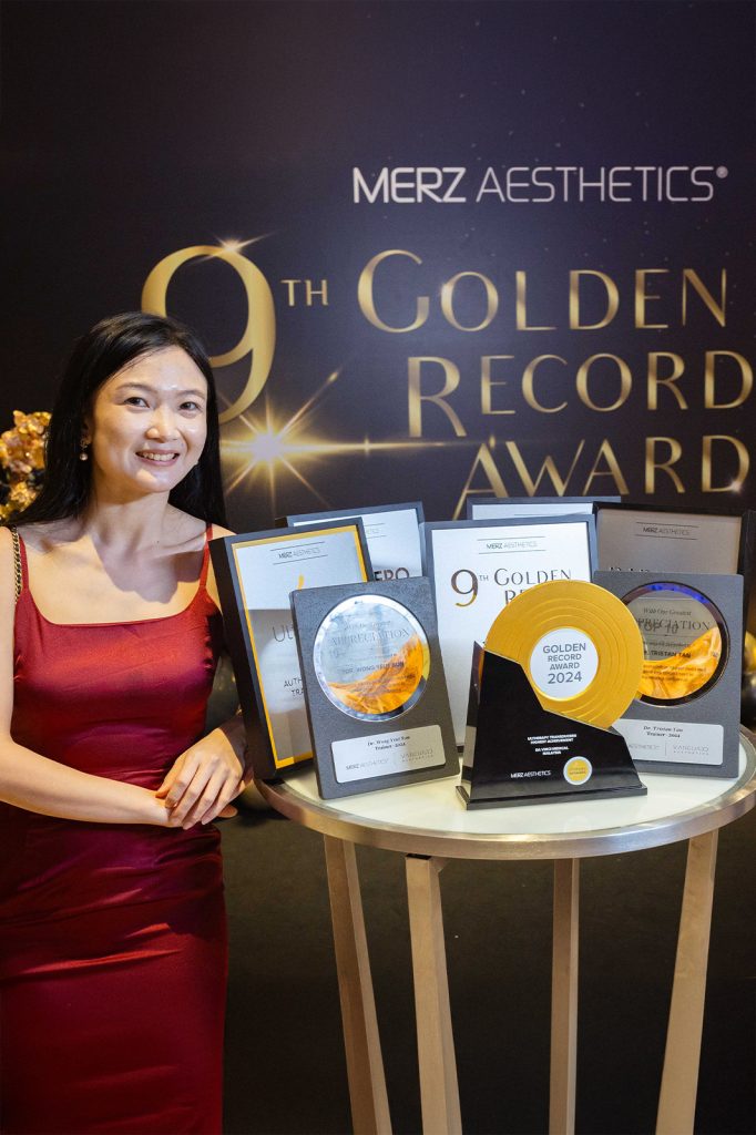 Dr. Yeeli from Da Vinci Clinic receiving prestigious awards at Merz Aesthetics 9th Golden Record Awards.