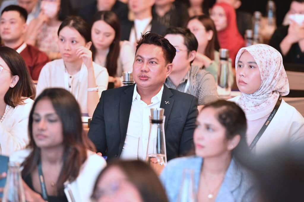 Industry Experts Gather to Learn from Dr. Tristan Tan from Da Vinci Clinic