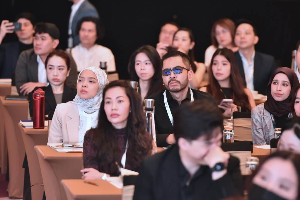 Industry Experts Gather to Learn from Dr. Tristan Tan from Da Vinci Clinic