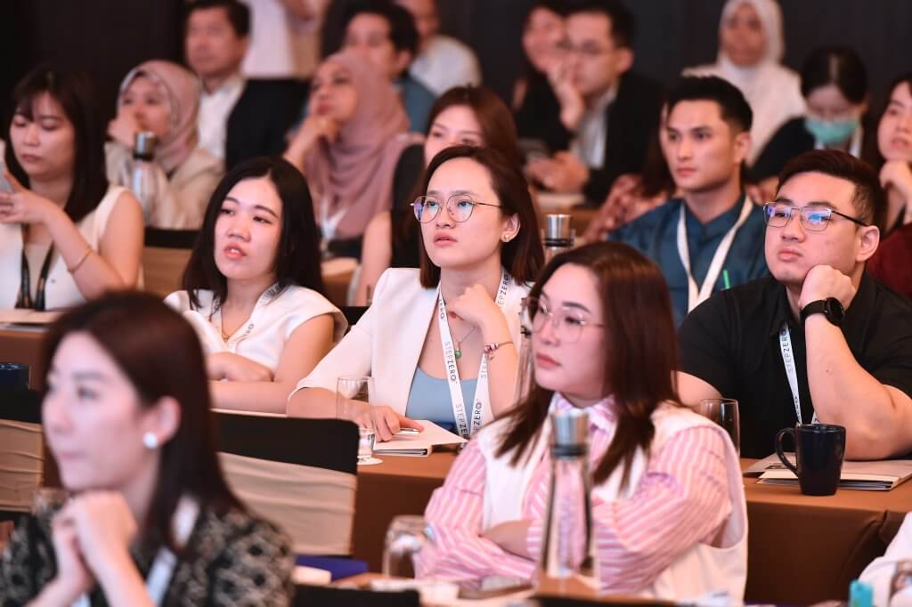 Industry Experts Gather to Learn from Dr. Tristan Tan from Da Vinci Clinic