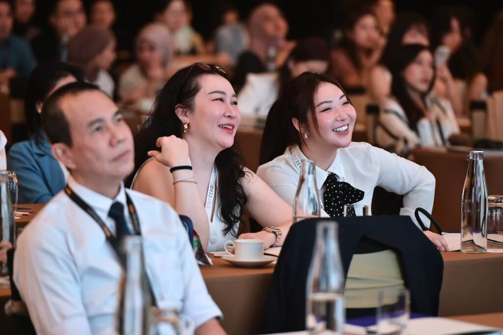 Industry Experts Gather to Learn from Dr. Tristan Tan from Da Vinci Clinic