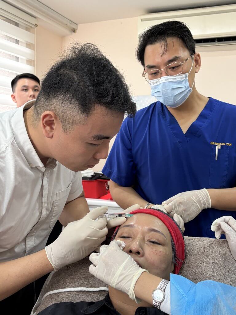 Junior doctors practicing Neauvia injection techniques with Dr. Tristan observing and guiding during a hands-on training session at Da Vinci Clinic.
