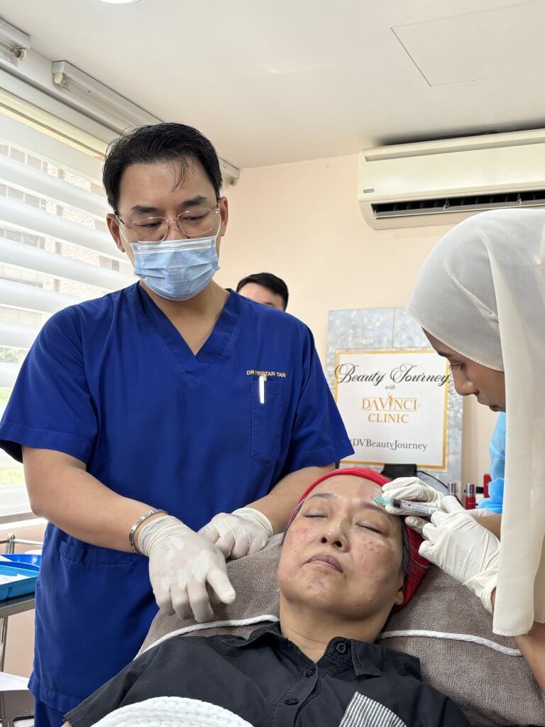 Junior doctors practicing Neauvia injection techniques with Dr. Tristan observing and guiding during a hands-on training session at Da Vinci Clinic.