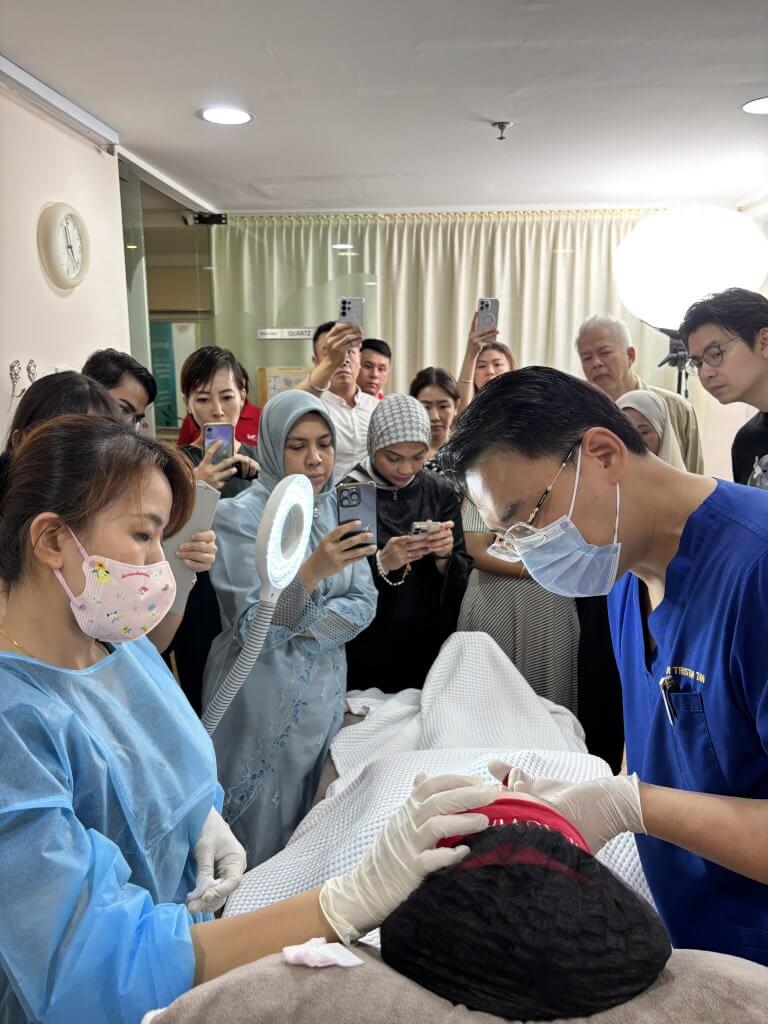 Dr. Tristan demonstrating Neauvia injection techniques to junior doctors during an in-house training session at Da Vinci Clinic.