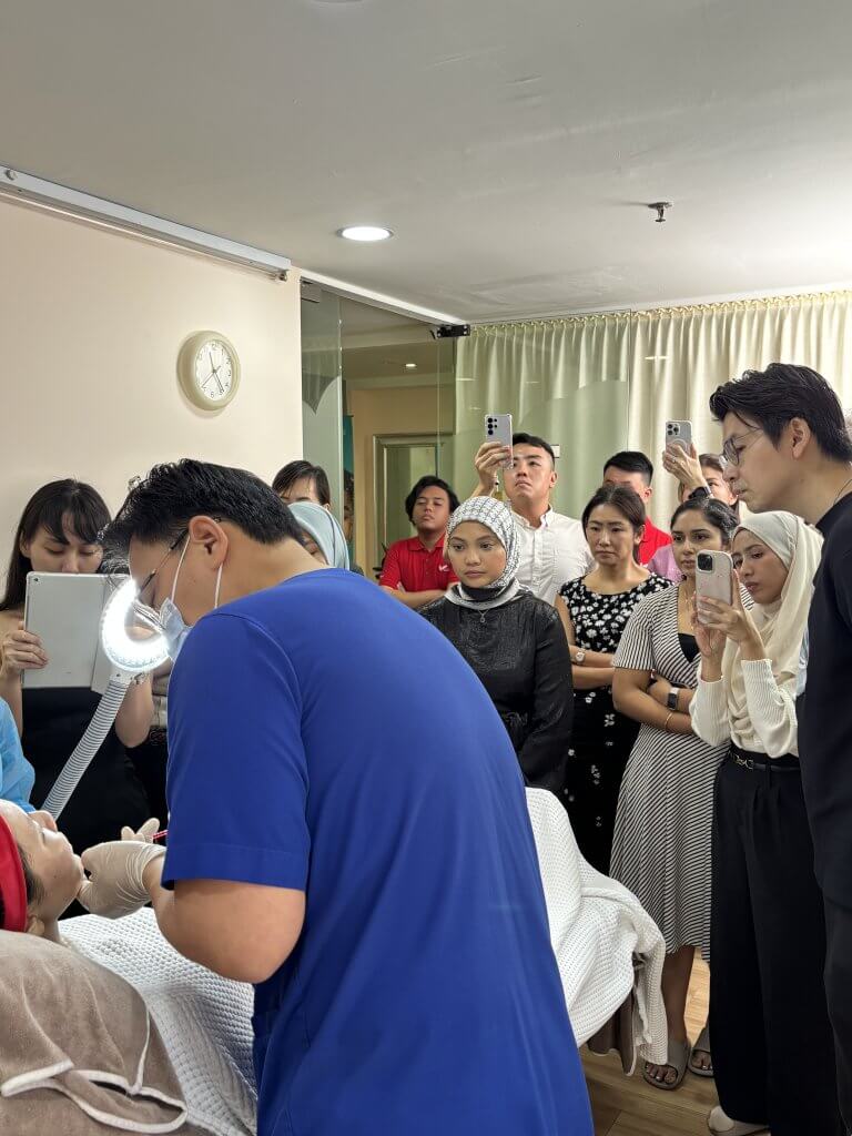 Dr. Tristan demonstrating Neauvia injection techniques to junior doctors during an in-house training session at Da Vinci Clinic.