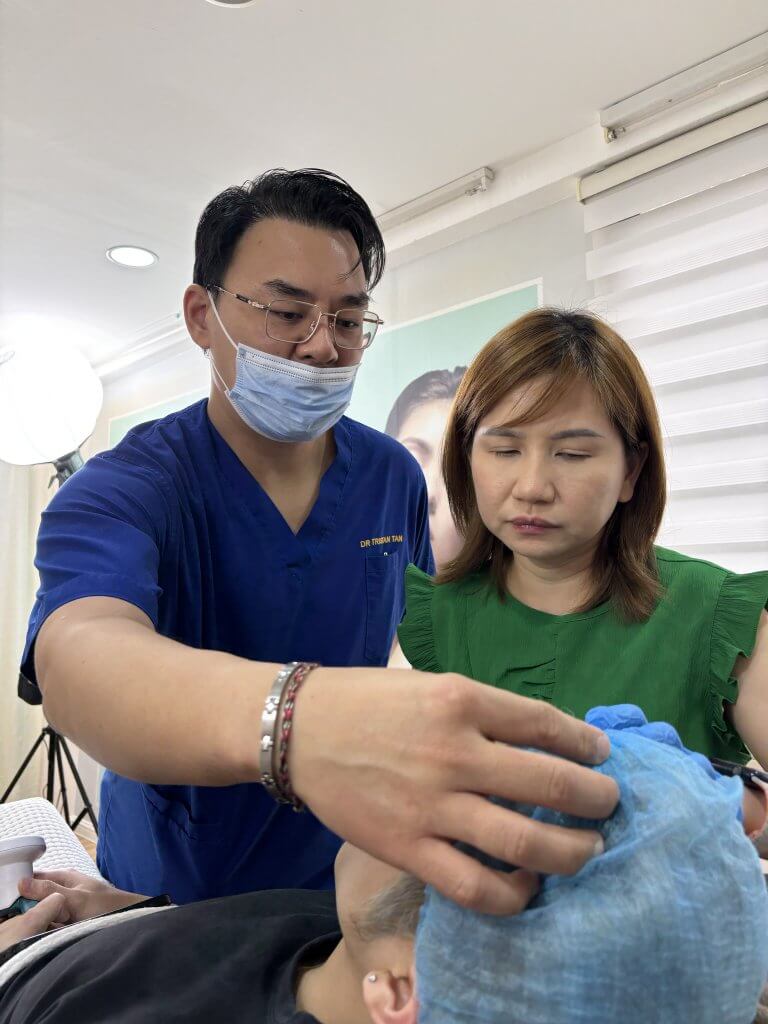Dr. Wong and Dr. Tristan leading a professional session on wrinkle relaxers and Botox for local aesthetic doctors.