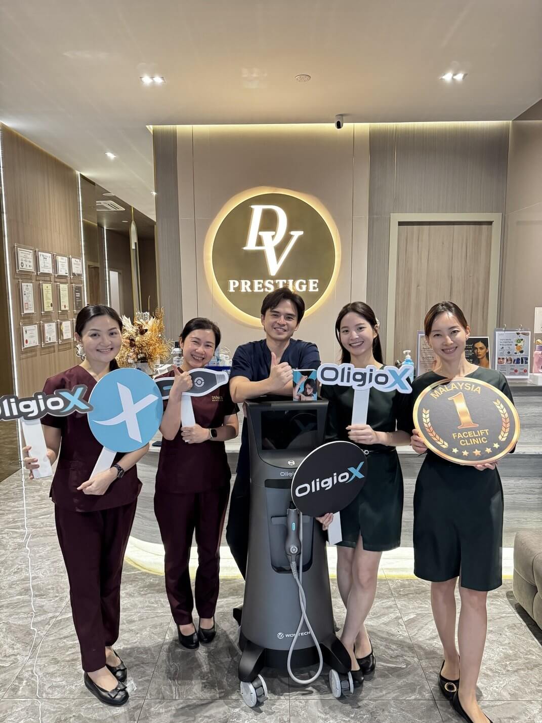 Team presenting the OligioX experience at Da Vinci Clinic Bukit Jalil